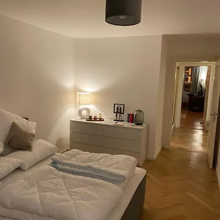 Altbauwohnung, Zentral Gelegen, Mit Balkon * Μόναχο