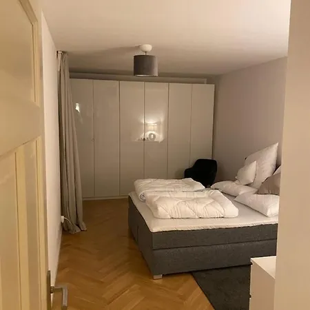 Altbauwohnung, Zentral Gelegen, Mit Balkon Apartamento *