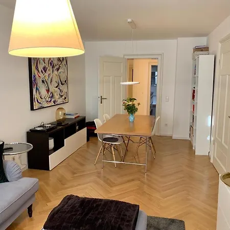 Apartamento Altbauwohnung, Zentral Gelegen, Mit Balkon *